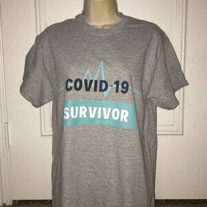 Gildan Graphic Tee Size Medium T-Shirt